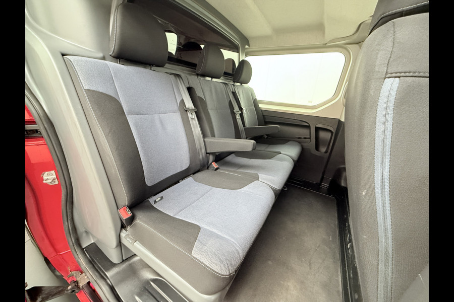 Opel Vivaro 1.6CDTI 126PK L2H1 DC Dubbele Cabine 5-Persoons Navi Camera Airco Trekhaak Cruise Control Pdc Sport EcoFlex Betonplex Vloer Wandbetimmering Schuifdeur Euro 6 1e Eigenaar Origineel Nederlandse Auto