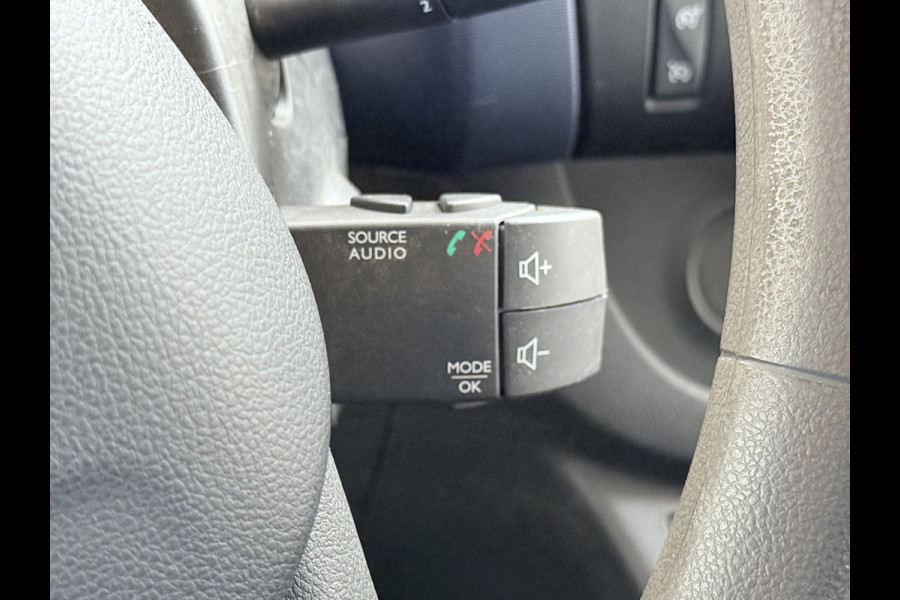 Opel Vivaro 1.6CDTI 126PK L2H1 DC Dubbele Cabine 5-Persoons Navi Camera Airco Trekhaak Cruise Control Pdc Sport EcoFlex Betonplex Vloer Wandbetimmering Schuifdeur Euro 6 1e Eigenaar Origineel Nederlandse Auto