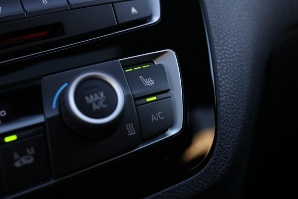 BMW 1-serie M140i xDrive LCI2 *Schuifdak*H/K*Navi Pro*1e eigenaar*