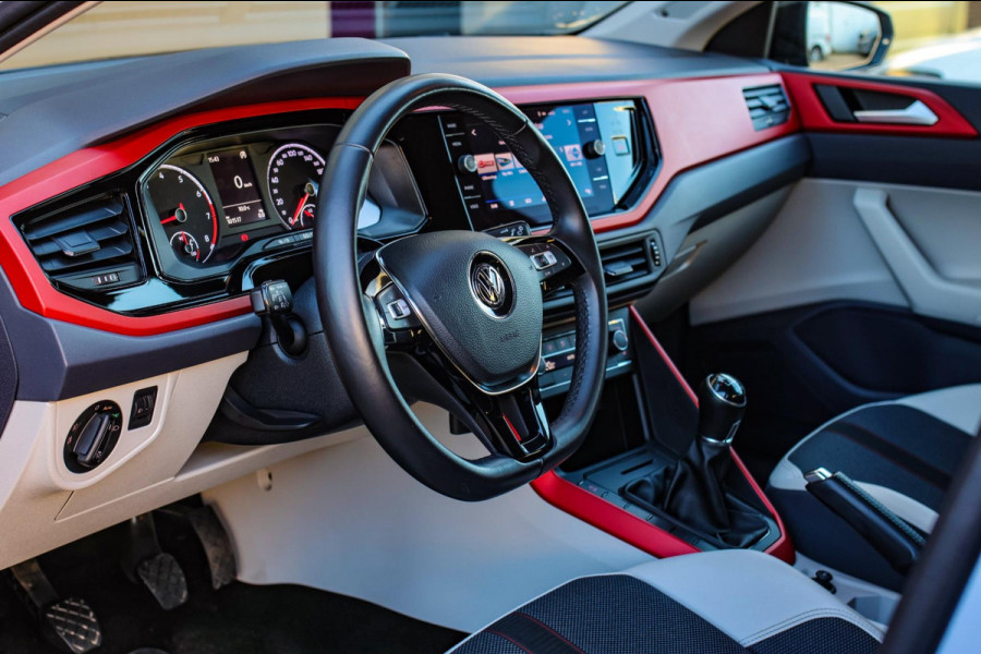 Volkswagen Polo 1.0 TSI R-Line Beats 116PK *Stoelverwarming*DAB*1e eigenaar*