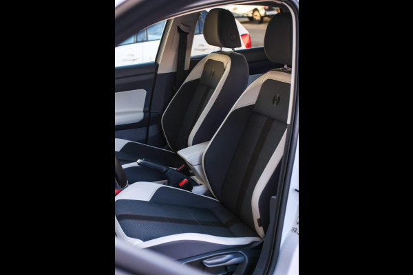 Volkswagen Polo 1.0 TSI R-Line Beats 116PK *Stoelverwarming*DAB*1e eigenaar*