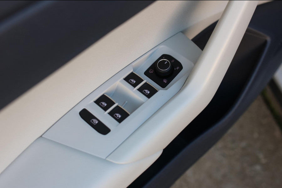 Volkswagen Polo 1.0 TSI R-Line Beats 116PK *Stoelverwarming*DAB*1e eigenaar*