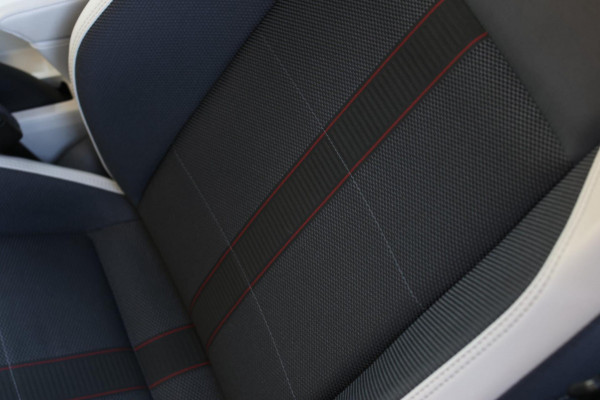 Volkswagen Polo 1.0 TSI R-Line Beats 116PK *Stoelverwarming*DAB*1e eigenaar*