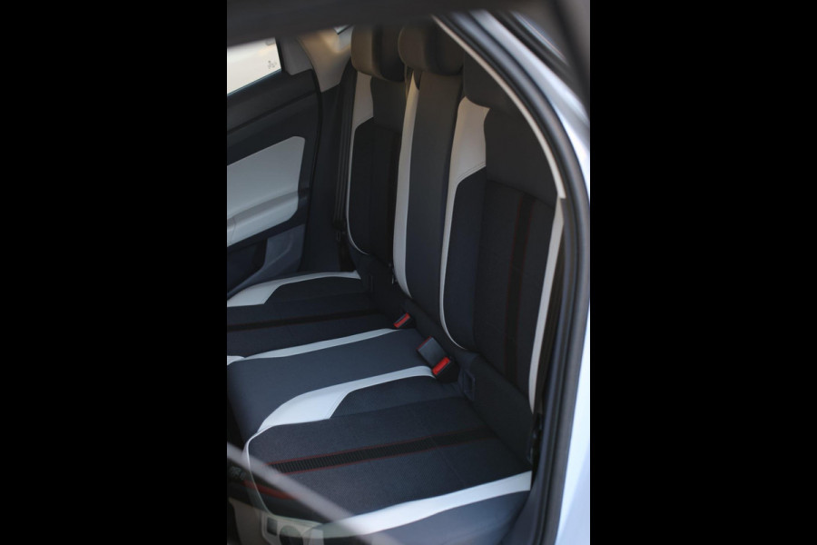 Volkswagen Polo 1.0 TSI R-Line Beats 116PK *Stoelverwarming*DAB*1e eigenaar*