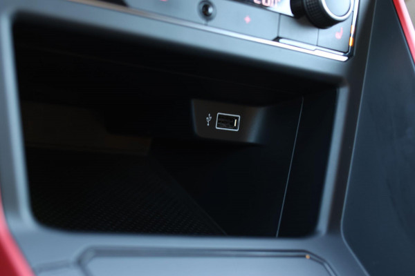 Volkswagen Polo 1.0 TSI R-Line Beats 116PK *Stoelverwarming*DAB*1e eigenaar*