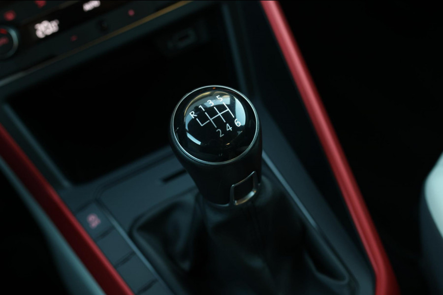 Volkswagen Polo 1.0 TSI R-Line Beats 116PK *Stoelverwarming*DAB*1e eigenaar*