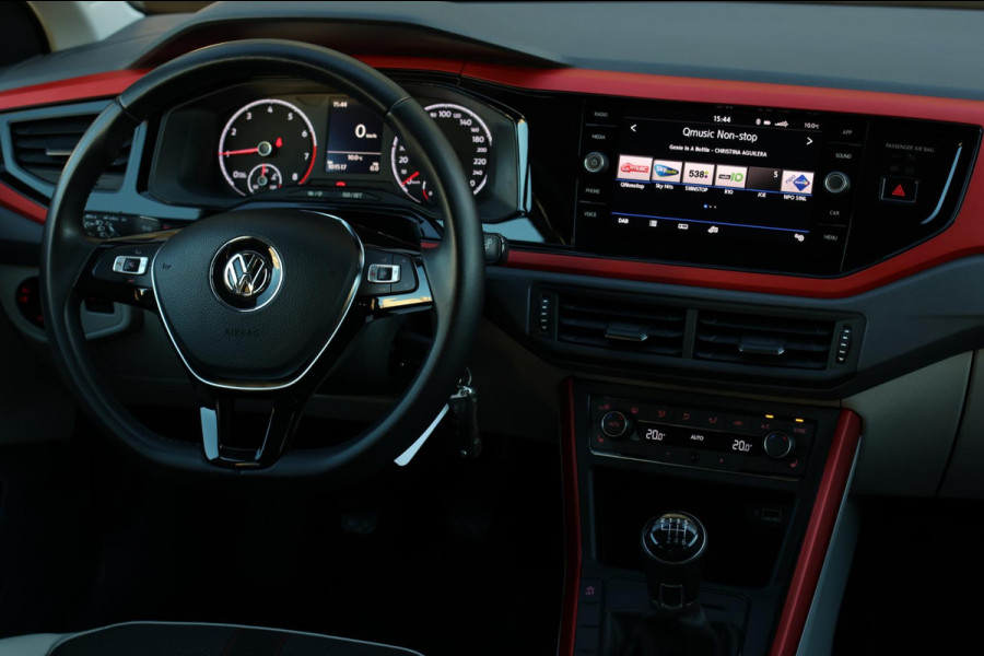 Volkswagen Polo 1.0 TSI R-Line Beats 116PK *Stoelverwarming*DAB*1e eigenaar*