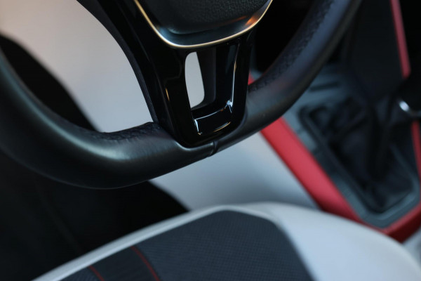 Volkswagen Polo 1.0 TSI R-Line Beats 116PK *Stoelverwarming*DAB*1e eigenaar*