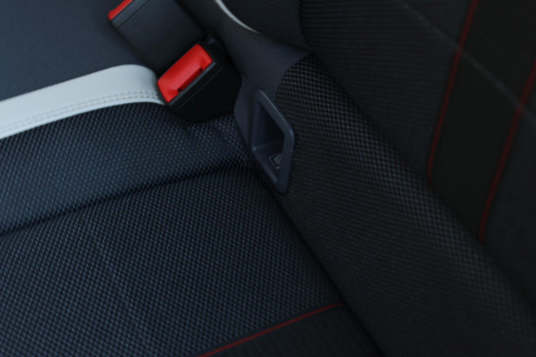 Volkswagen Polo 1.0 TSI R-Line Beats 116PK *Stoelverwarming*DAB*1e eigenaar*