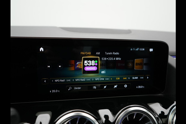 Mercedes-Benz B-Klasse 250 e AMG Limited 218pk PHEV | Panodak | Camera | Night Pakket | Alcantara Sportstoelen Verwarmd | Apple Carplay | Widescreen Cockpit | Navigatie | Lane Assist | Virtual | DAB |