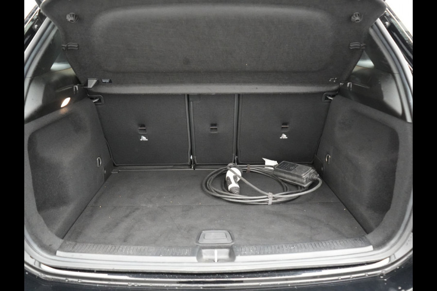Mercedes-Benz B-Klasse 250 e AMG Limited 218pk PHEV | Panodak | Camera | Night Pakket | Alcantara Sportstoelen Verwarmd | Apple Carplay | Widescreen Cockpit | Navigatie | Lane Assist | Virtual | DAB |