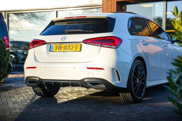 Mercedes-Benz A-Klasse 200 Launch Edition Premium Plus AMG PANO AMBIENT Apple Carplay Brake assist Camera Multimedia Getint glas 19"L.M. Cruise Navi
