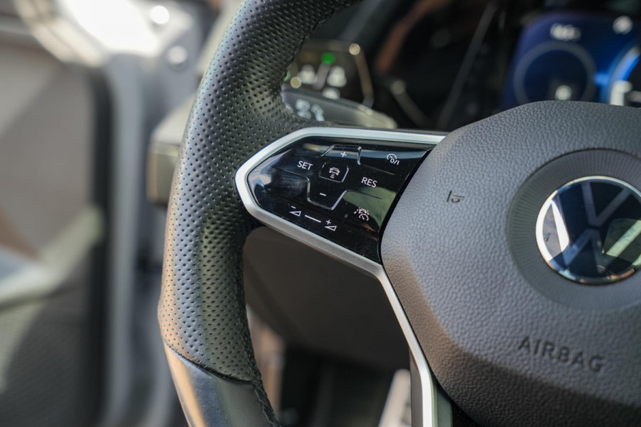 Volkswagen Golf 2.0 TDI GTD Panoramadak IQ Light Harman/Kardon Keyless 19''LM Nardo Grey