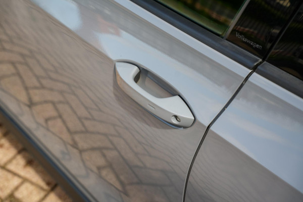 Volkswagen Golf 2.0 TDI GTD Panoramadak IQ Light Harman/Kardon Keyless 19''LM Nardo Grey