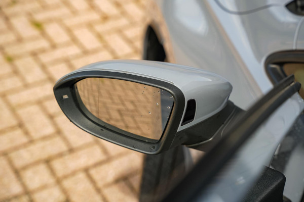 Volkswagen Golf 2.0 TDI GTD Panoramadak IQ Light Harman/Kardon Keyless 19''LM Nardo Grey