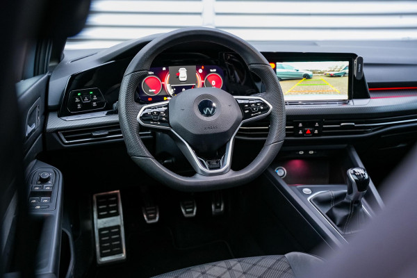 Volkswagen Golf 1.5 eTSI R-Line Business Panodak IQ Light Camera DAB+ ACC Navigatie Stoel-stuurverw. LPG Alcantara