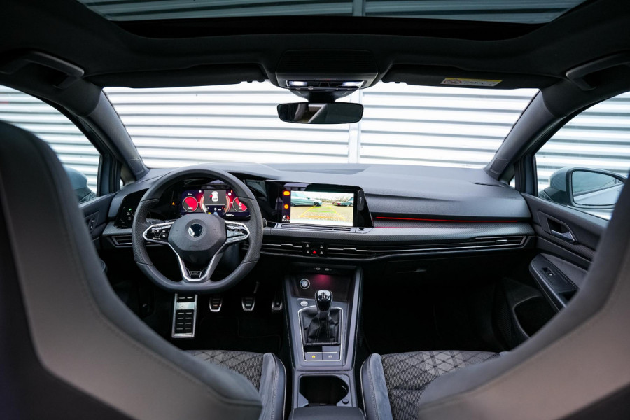 Volkswagen Golf 1.5 eTSI R-Line Business Panodak IQ Light Camera DAB+ ACC Navigatie Stoel-stuurverw. LPG Alcantara