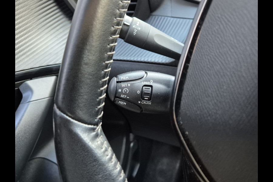Peugeot e-2008 EV Active 50 kWh Carplay / NAP / ACTIE !