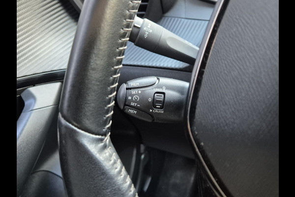 Peugeot e-2008 EV Active 50 kWh Carplay / NAP / ACTIE !