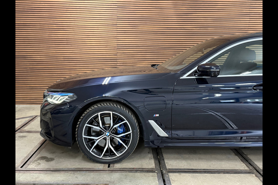 BMW 5 Serie 530e High Executive M-Sport Shadow Line | Laser | LCI | Pano | Drive Assist Prof | 19' inch
