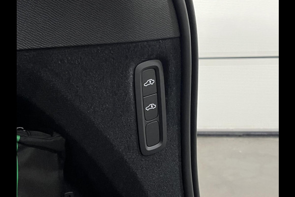Volvo XC90 2.0 T8 Plug-in hybrid AWD Ultra Dark Luchtvering | Open dak | Massage | Adapt. cruise | Head-up | Stoelventilatie/-verwarming