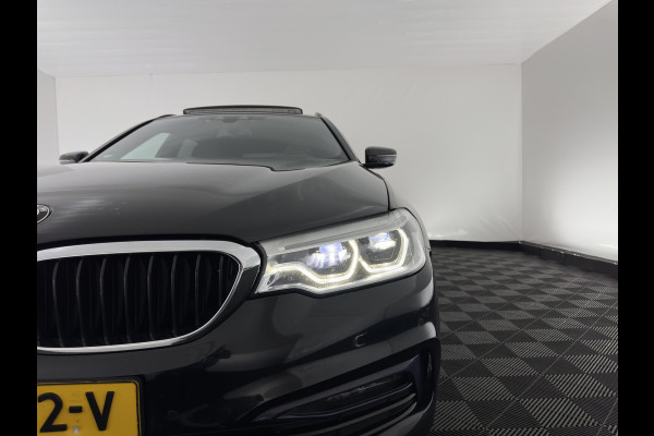 BMW 5 Serie Touring 530d Sportline High Executive Aut. *PANO | LUXURY-LEATHER | FULL-LED | MEMORY-PACK | TOP-VIEW | HEATED-COMFORTSEATS | NAVI-FULLMAP | PRIVACY-GLASS | AMBIENT-LIGHT | ECC | CARPLAY | PDC | TOWBAR | SHIFT-PADDLES | 20"ALU*