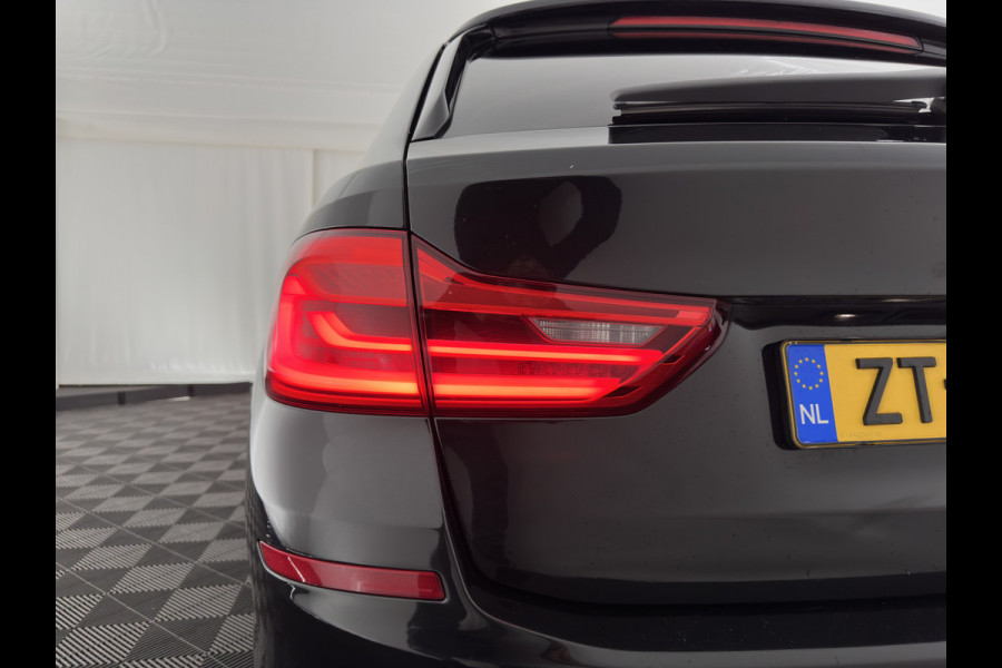 BMW 5 Serie Touring 530d Sportline High Executive Aut. *PANO | LUXURY-LEATHER | FULL-LED | MEMORY-PACK | TOP-VIEW | HEATED-COMFORTSEATS | NAVI-FULLMAP | PRIVACY-GLASS | AMBIENT-LIGHT | ECC | CARPLAY | PDC | TOWBAR | SHIFT-PADDLES | 20"ALU*