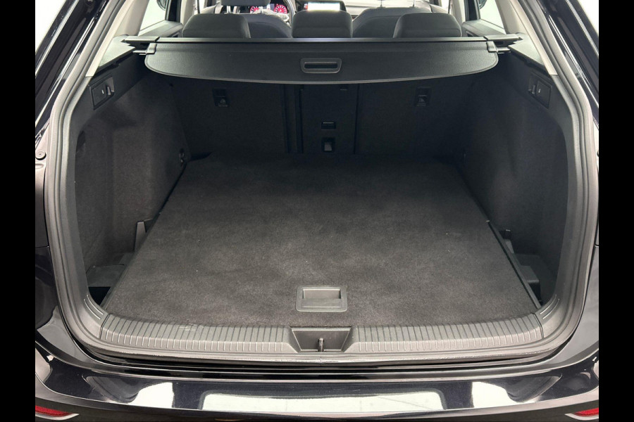 Volkswagen GOLF Variant 1.0 eTSI Life Camera Trekhaak Stoelverwarming Adaptieve Cruise Carplay