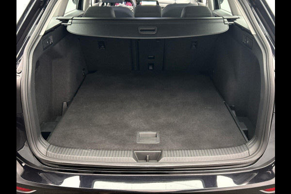 Volkswagen GOLF Variant 1.0 eTSI Life Camera Trekhaak Stoelverwarming Adaptieve Cruise Carplay