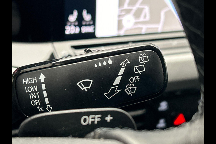 Volkswagen GOLF Variant 1.0 eTSI Life Camera Trekhaak Stoelverwarming Adaptieve Cruise Carplay