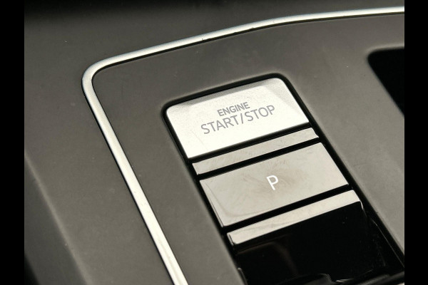 Volkswagen GOLF Variant 1.0 eTSI Life Camera Trekhaak Stoelverwarming Adaptieve Cruise Carplay