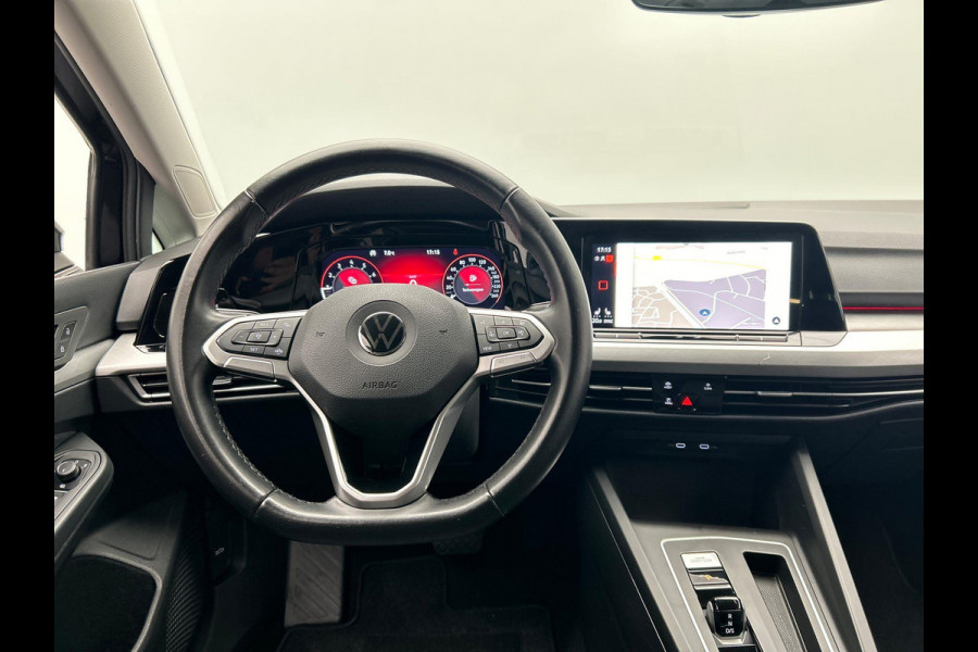 Volkswagen GOLF Variant 1.0 eTSI Life Camera Trekhaak Stoelverwarming Adaptieve Cruise Carplay