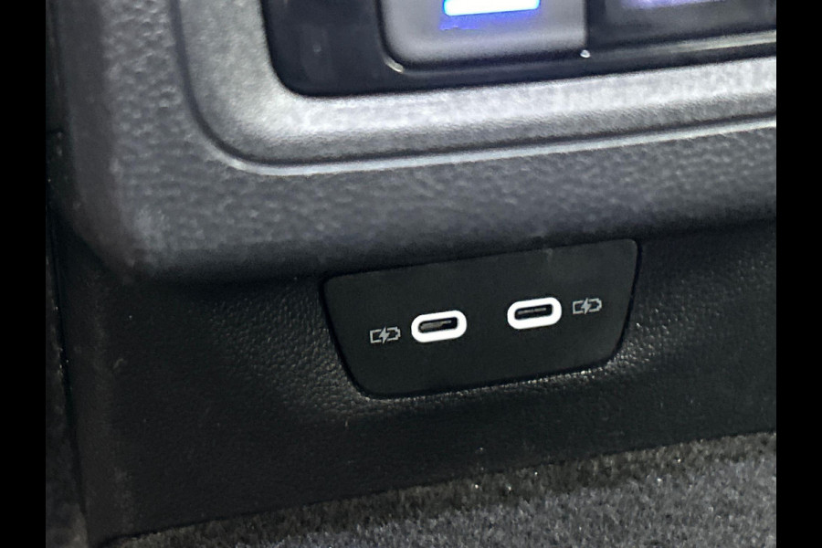 Volkswagen GOLF Variant 1.0 eTSI Life Camera Trekhaak Stoelverwarming Adaptieve Cruise Carplay