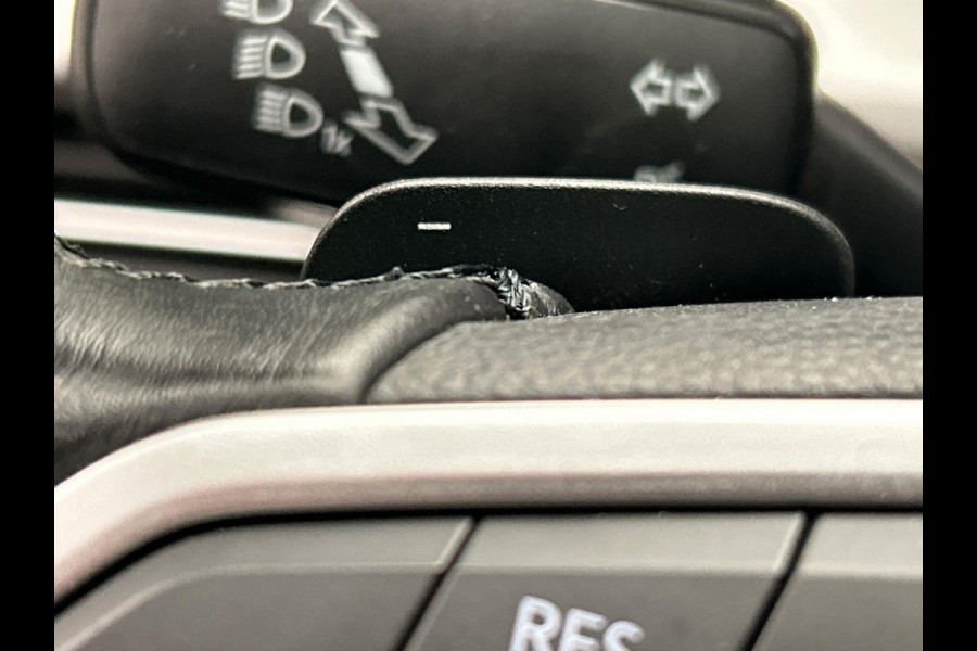 Volkswagen GOLF Variant 1.0 eTSI Life Camera Trekhaak Stoelverwarming Adaptieve Cruise Carplay