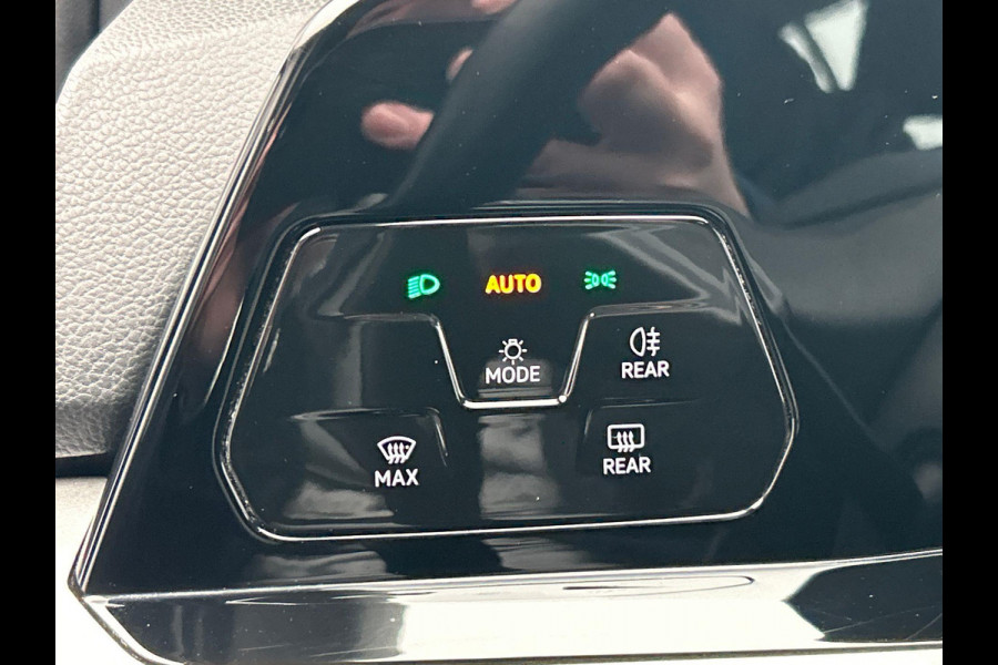 Volkswagen GOLF Variant 1.0 eTSI Life Camera Trekhaak Stoelverwarming Adaptieve Cruise Carplay