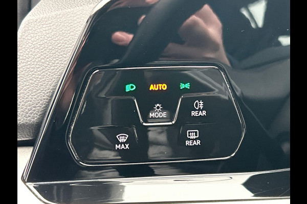 Volkswagen GOLF Variant 1.0 eTSI Life Camera Trekhaak Stoelverwarming Adaptieve Cruise Carplay