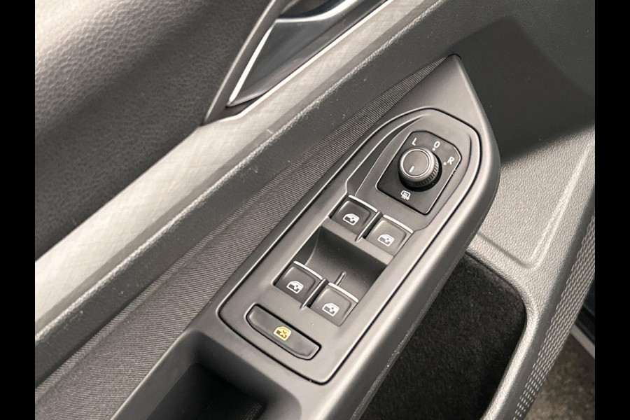 Volkswagen GOLF Variant 1.0 eTSI Life Camera Trekhaak Stoelverwarming Adaptieve Cruise Carplay