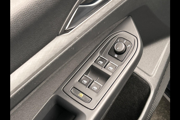 Volkswagen GOLF Variant 1.0 eTSI Life Camera Trekhaak Stoelverwarming Adaptieve Cruise Carplay