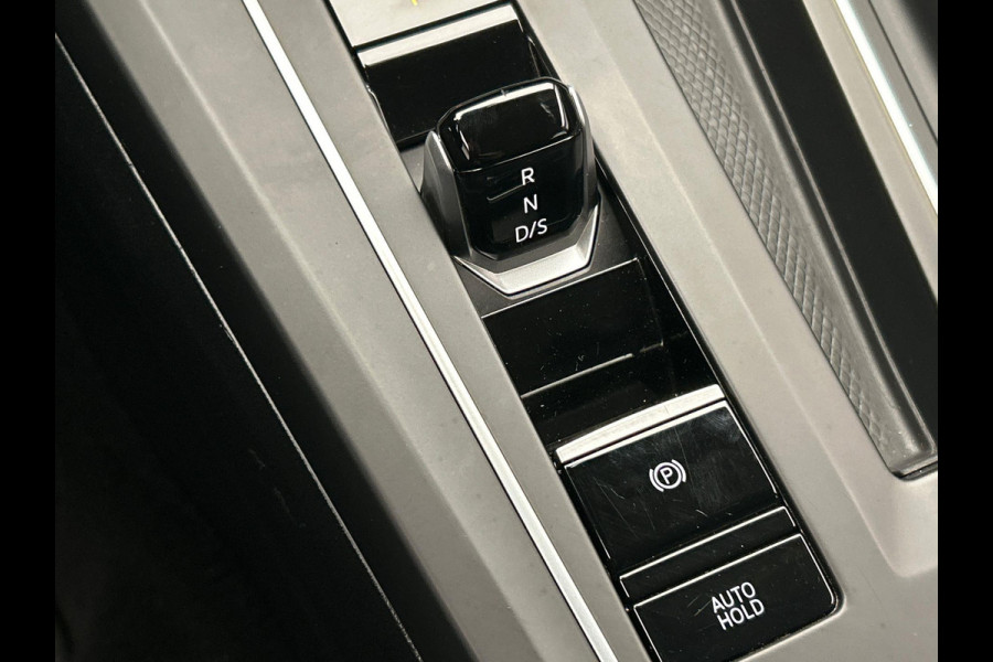 Volkswagen GOLF Variant 1.0 eTSI Life Camera Trekhaak Stoelverwarming Adaptieve Cruise Carplay