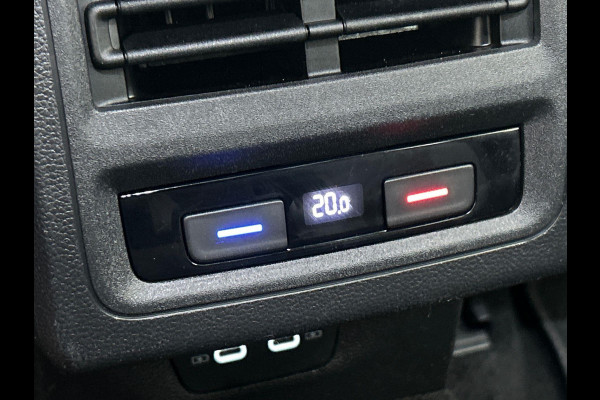 Volkswagen GOLF Variant 1.0 eTSI Life Camera Trekhaak Stoelverwarming Adaptieve Cruise Carplay