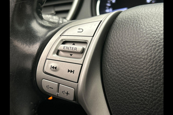 Nissan QASHQAI 1.2 Tekna Panoramadak Trekhaak Stoelverwarming 360 camera Leder
