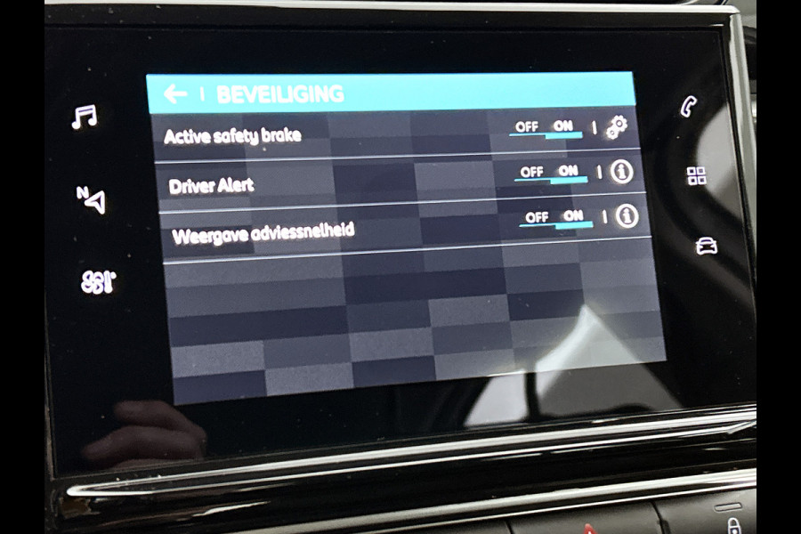 Citroën C3 1.2 110PK 6 Versn. PureTech Business * Distributie vv bij 94.000KM * / Navigatie / Pdc+Camera / Airco-ecc./ Radio multimedia / / Apk 06-2027