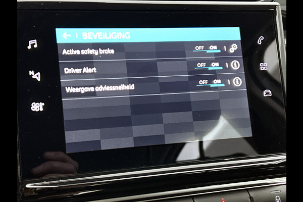 Citroën C3 1.2 110PK 6 Versn. PureTech Business * Distributie vv bij 94.000KM * / Navigatie / Pdc+Camera / Airco-ecc./ Radio multimedia / / Apk 06-2027