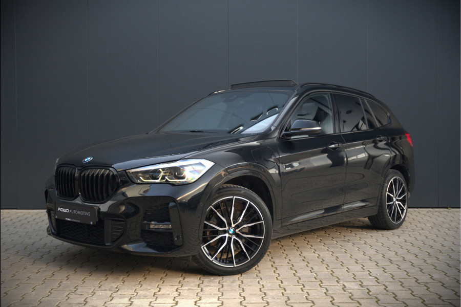BMW X1 xDrive25e eDrive Edition M Sport | Panoramadak | Leer | Head-Up Display | Camera | Shadowline | Keyless | Cruise Control | Navigatie Prof. | Stoelverwarming | Elek. Achterklep | Ambiance Verlichting