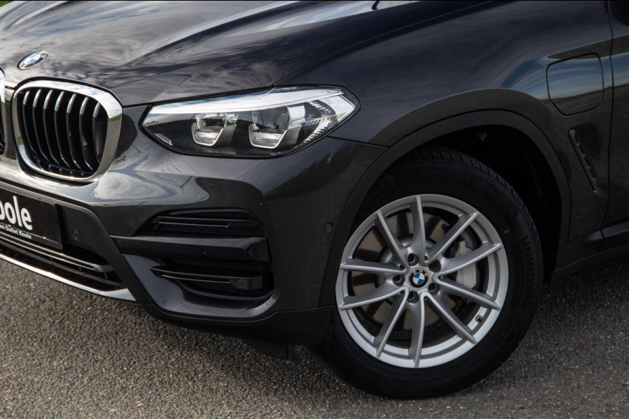 BMW X3 xDrive30e High Executive BRUIN LEER / PANORAMA DAK / AUTOMAAT / PLUG IN / CARPLAY / STOELVERWARMING