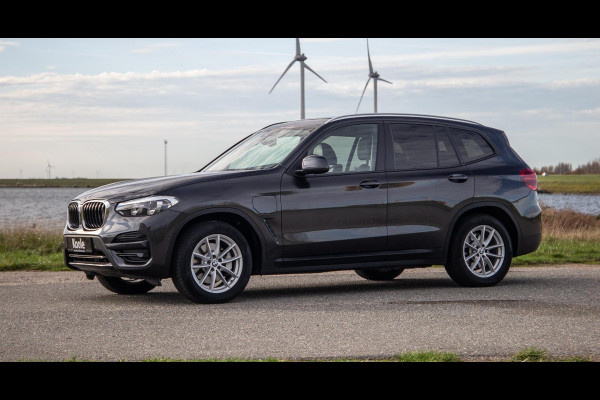 BMW X3 xDrive30e High Executive BRUIN LEER / PANORAMA DAK / AUTOMAAT / PLUG IN / CARPLAY / STOELVERWARMING