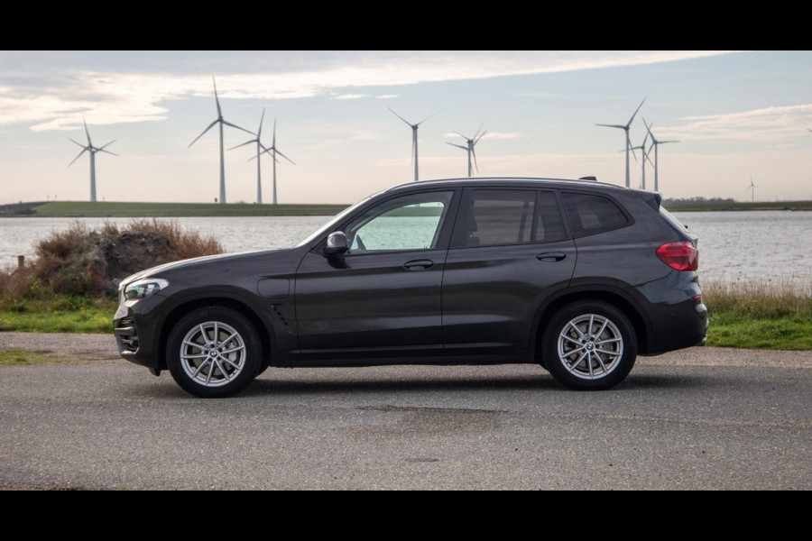 BMW X3 xDrive30e High Executive BRUIN LEER / PANORAMA DAK / AUTOMAAT / PLUG IN / CARPLAY / STOELVERWARMING