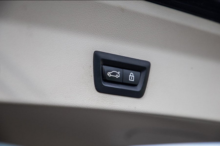 BMW X3 xDrive30e High Executive BRUIN LEER / PANORAMA DAK / AUTOMAAT / PLUG IN / CARPLAY / STOELVERWARMING