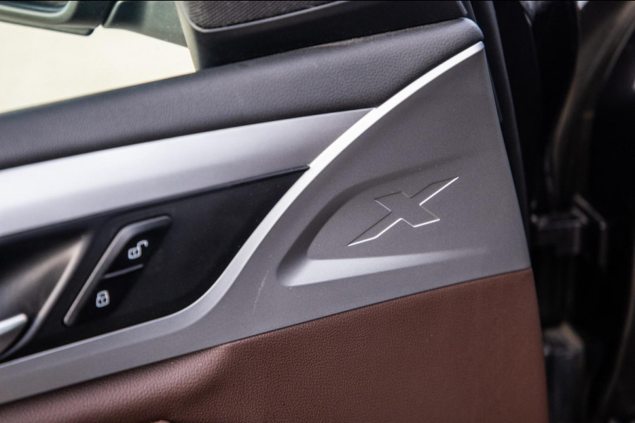 BMW X3 xDrive30e High Executive BRUIN LEER / PANORAMA DAK / AUTOMAAT / PLUG IN / CARPLAY / STOELVERWARMING