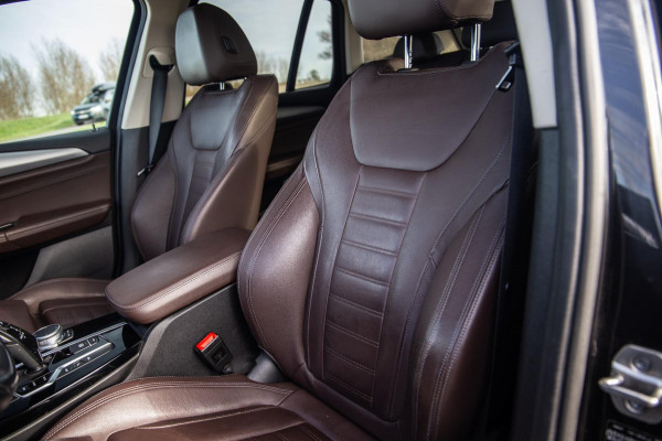 BMW X3 xDrive30e High Executive BRUIN LEER / PANORAMA DAK / AUTOMAAT / PLUG IN / CARPLAY / STOELVERWARMING